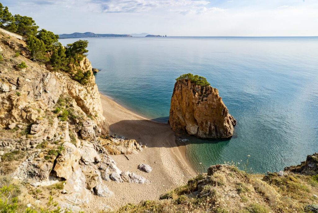 Roca de la playa illa Roja en Begur Costa Brava