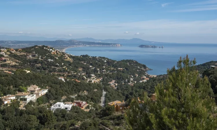 vistes des del castell de begur